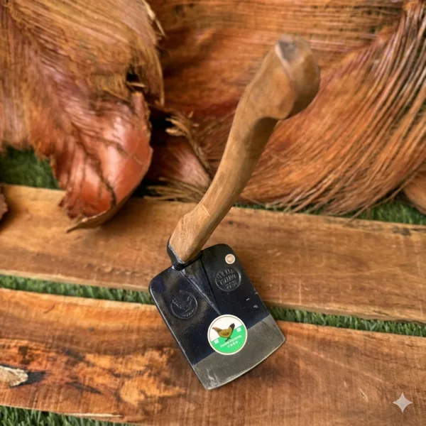cangkul gagang kayu jati premium untuk berkebun dan pertanian Indonesia — PisauNusantara